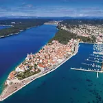 1 Bedroom Gorgeous In Supetarska Draga