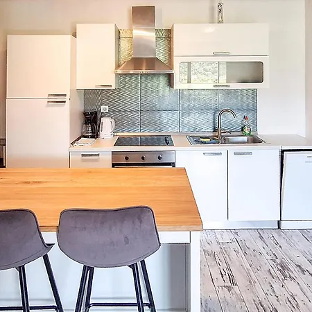 1 Bedroom Gorgeous In Lägenhet